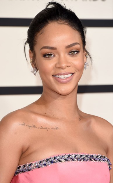 rs_634x1024-150208190343-634-rihanna-beauty-grammys.jw.2815